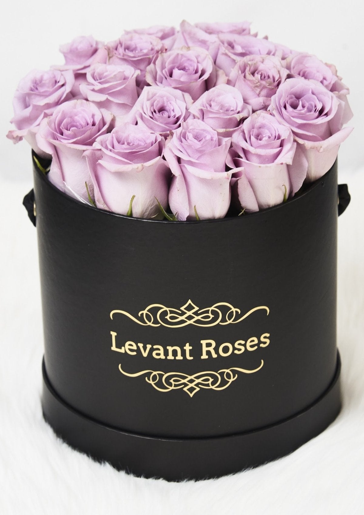 Purple roses / round box